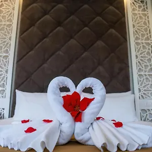 Hotel Vinea, Arape-Rashbulli